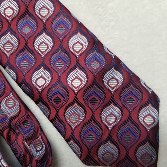 XMI Von Maur Neck Tie 100% Silk Red Blue Geometric Handmade In USA - Picture 2 of 6